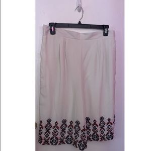 Soft White Printed Capri pants